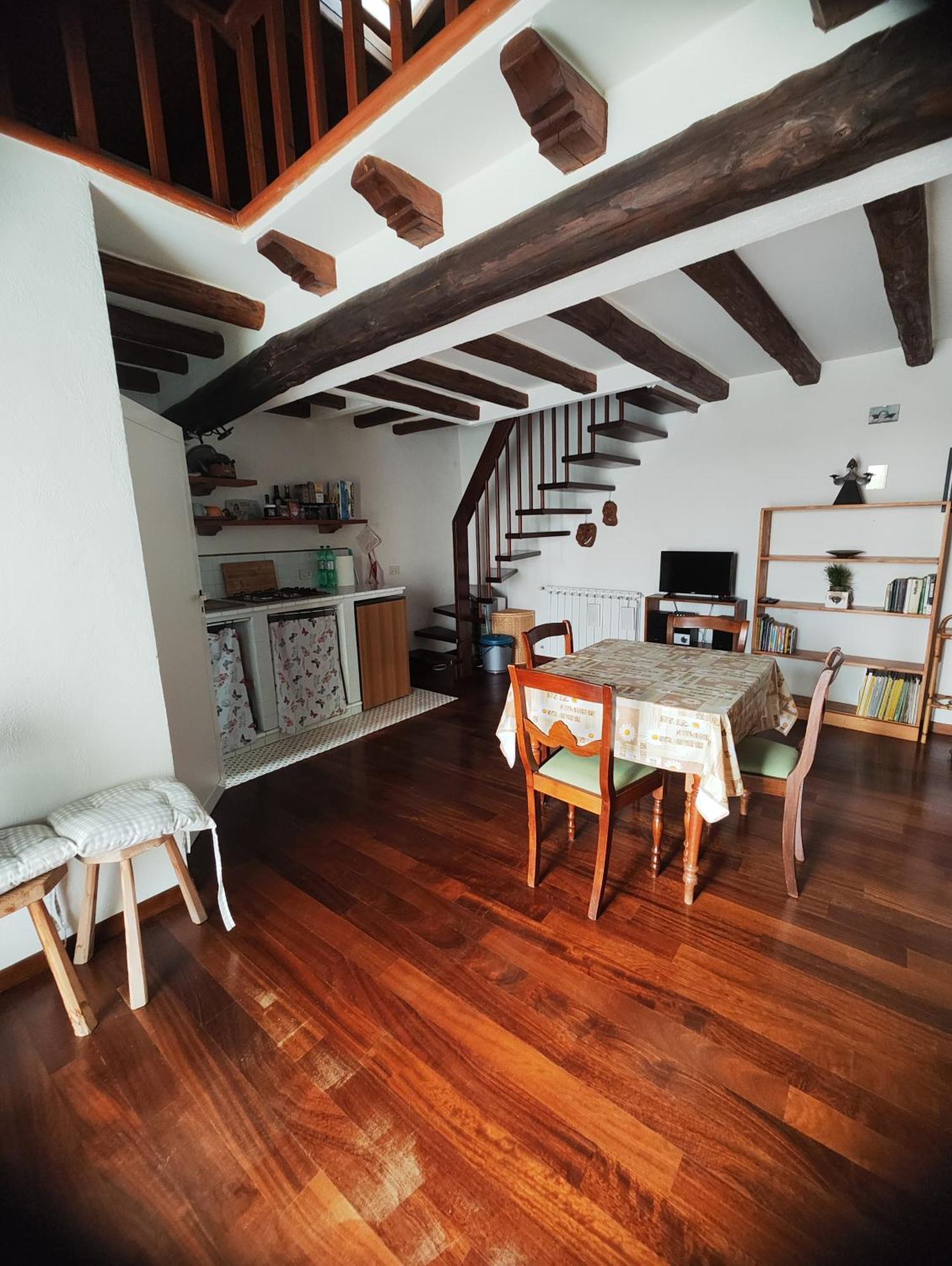 Chalet Romantico Sul Lago Apartment อันกุยลารา ซาบาเซีย ภายนอก รูปภาพ